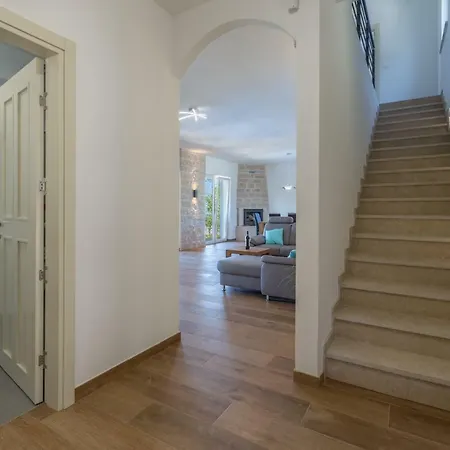 Villa Laura An Kastelir