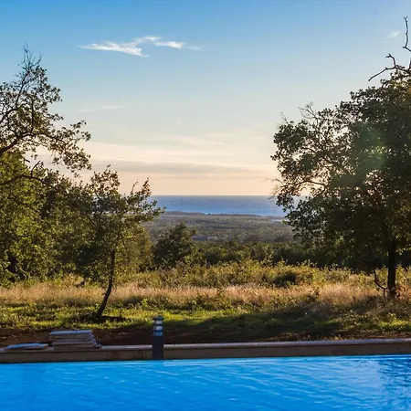 Laura An * Kaštelir