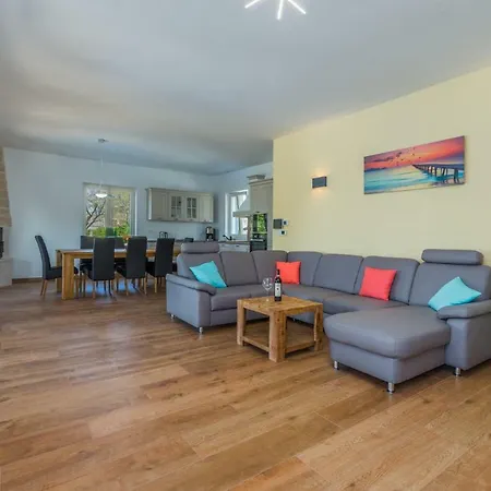 Laura An * Kaštelir