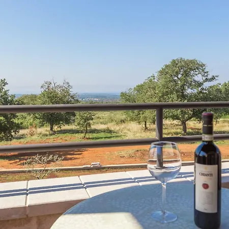 Laura An * Kaštelir