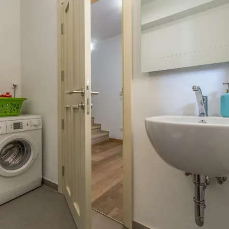 וילה Laura An *