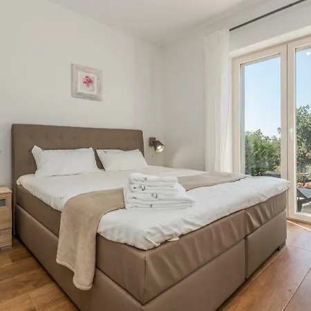 Laura An Villa Kaštelir