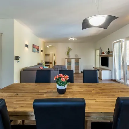 Villa Laura An Kaštelir