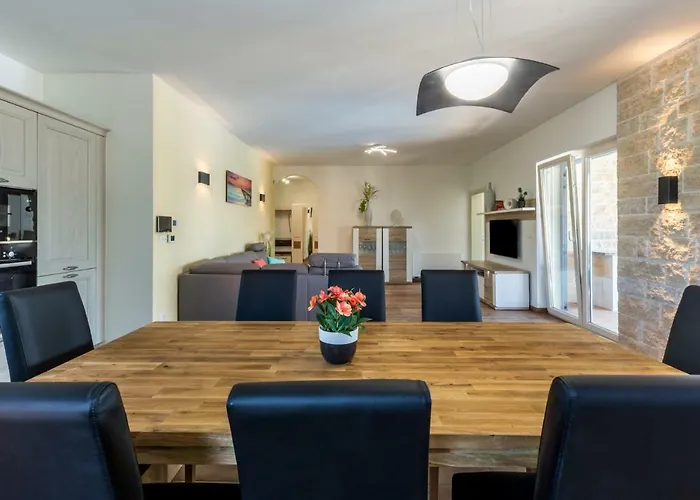 빌라 Laura An Kaštelir